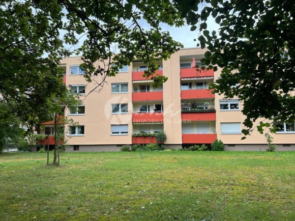 Toll renovierte 4-Zimmer-Wohnung mit Balkon und Stellplatz in München-Feldmoching, 80935 München, Etagenwohnung